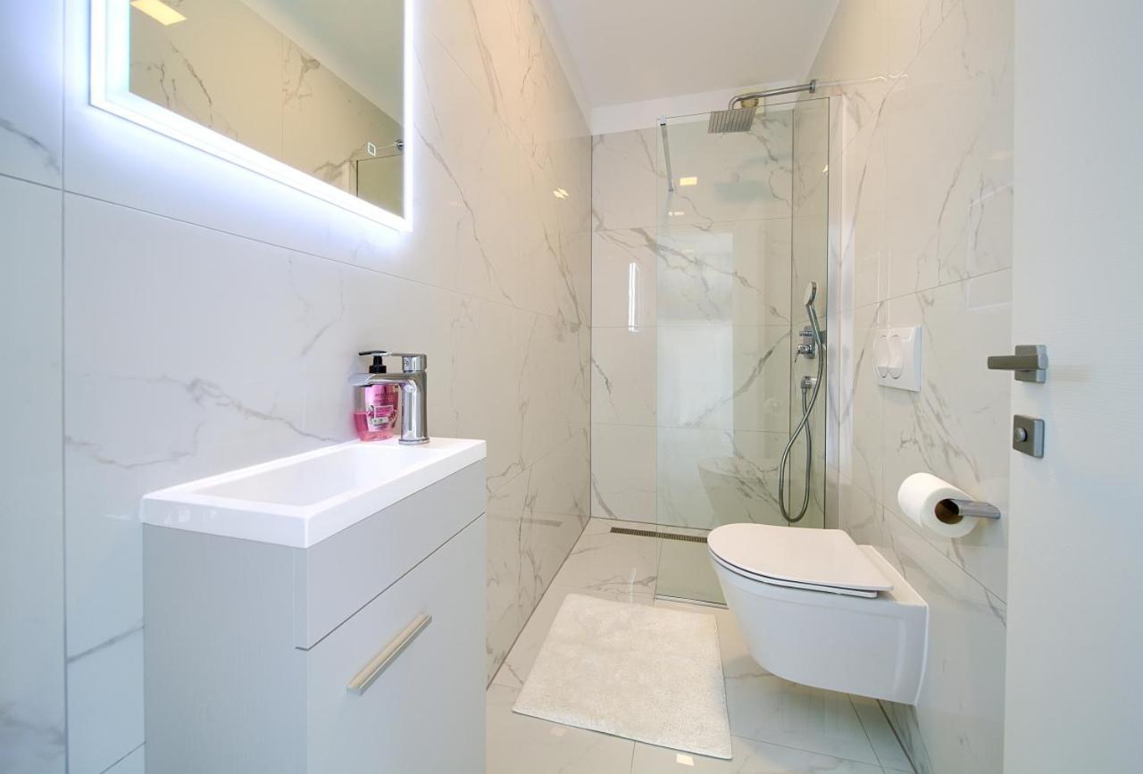 Apartamento Penthouse Rosa Malinska Exterior foto