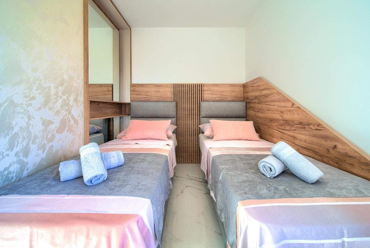 Apartamento Penthouse Rosa Malinska Exterior foto
