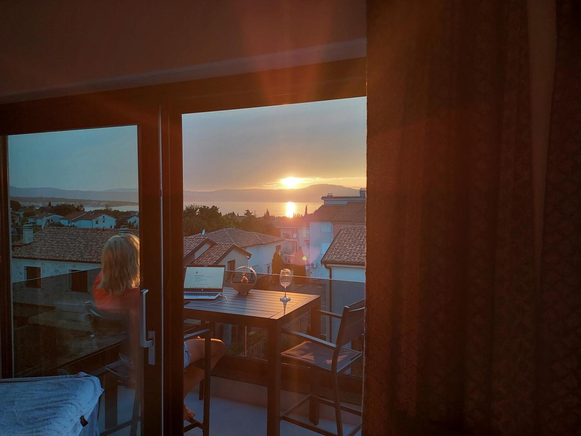 Apartamento Penthouse Rosa Malinska Exterior foto